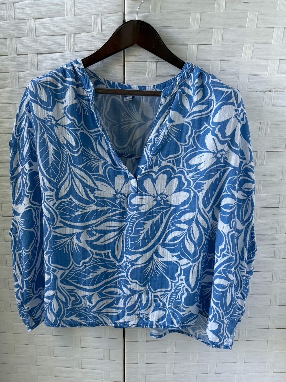 Old Navy Size 3X Cotton Blue & White Floral V-Neck Blouse Sleeveless Cruise
